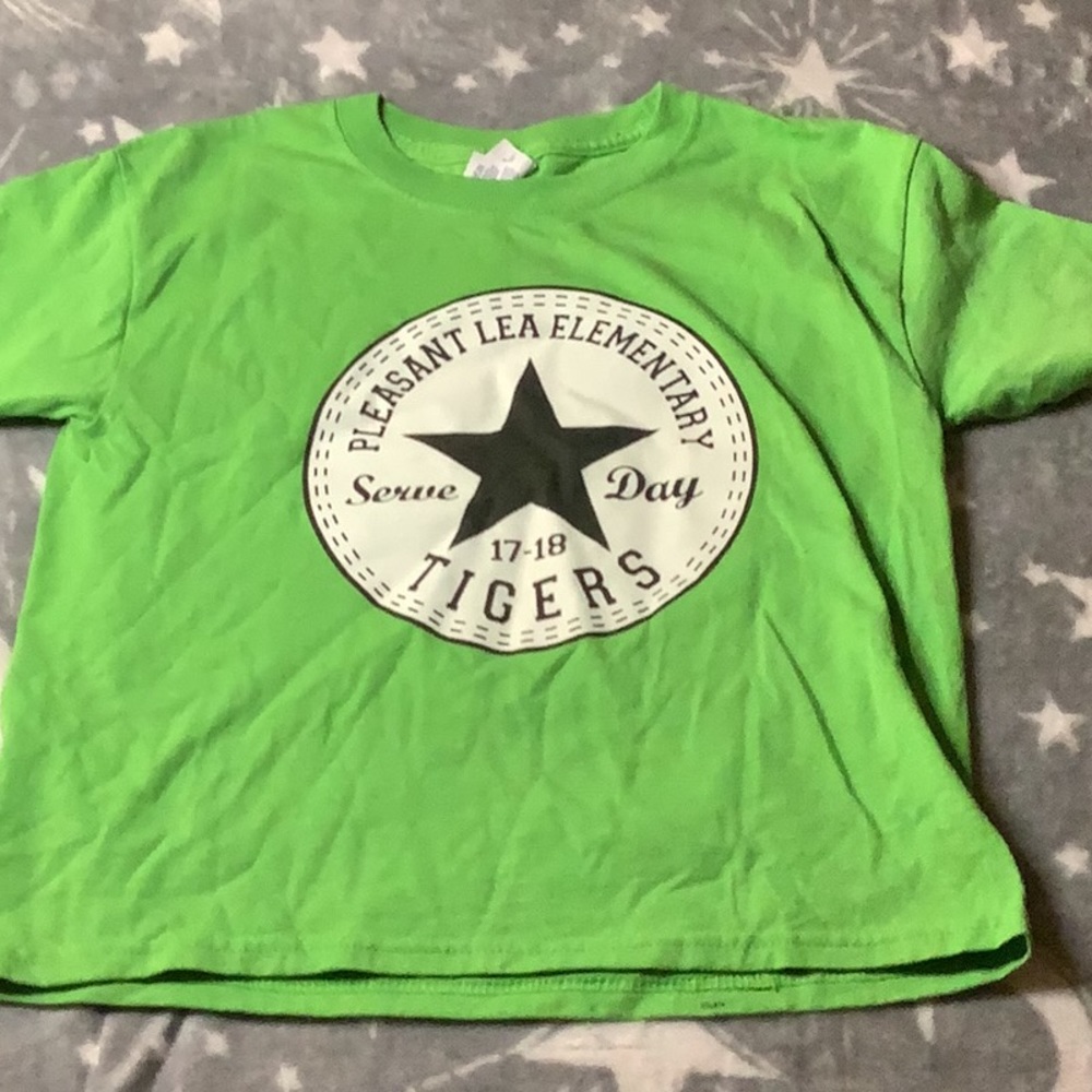 Short sleeves green shirt